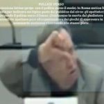Il Vicesindaco di Riccione ha un modo tutto suo di dire ai suoi come votare la proposta appena presentata. Ricorda molto i tempi dei fasci romani che attorniavano l'imperatore del mondo nello spalto del suo grande pulpito di corte.